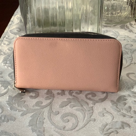 BCBG Zip Wallet EUC - Picture 4 of 4